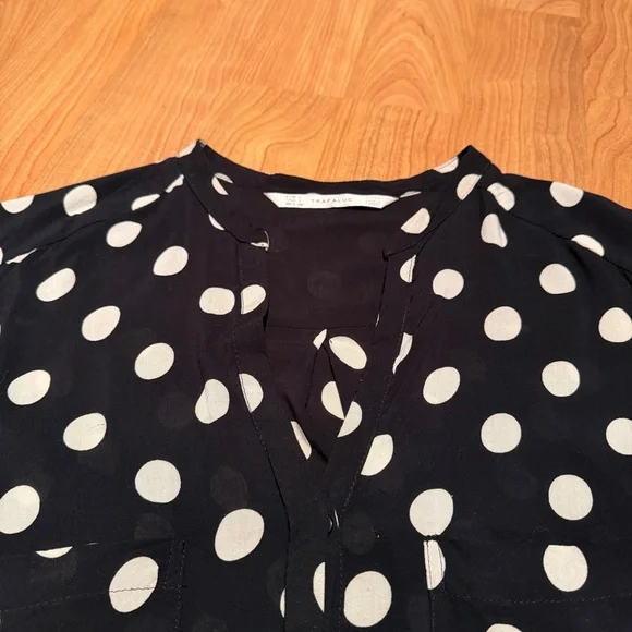 Zara Trafaluc Women’s Black & White Polka Dot Sleeveless Blouse Top size Large - Picture 3 of 10